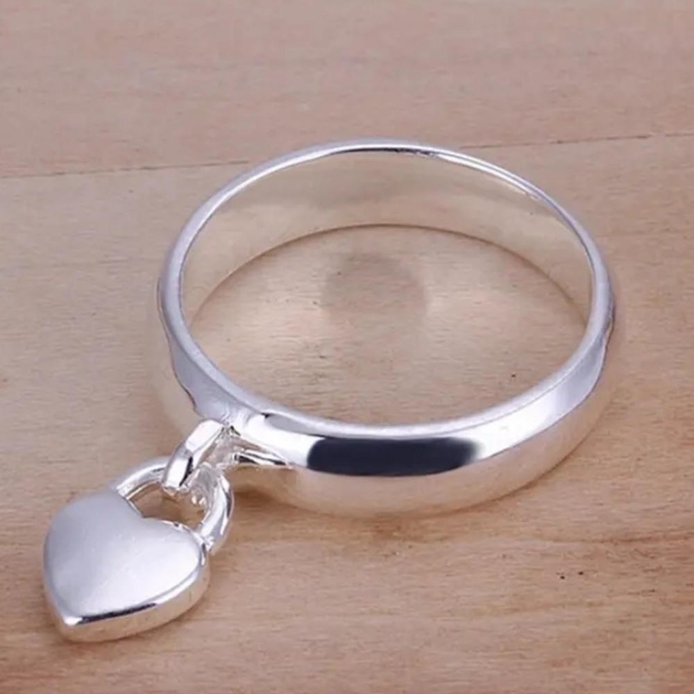 9.25 Sterling Silver Heart Charm Ring